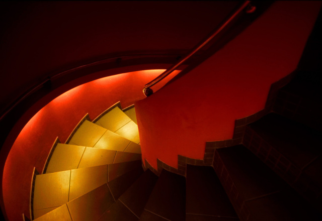 Schodisko, schody, červené